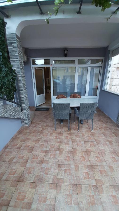 Apartments Ljube Макарська Екстер'єр фото